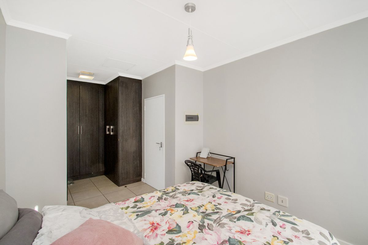 Stylish 1-Bedroom Apartment in The Cambridge Lifestyle Estate - Photo 4