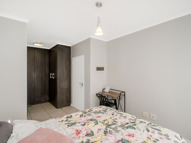 Stylish 1-Bedroom Apartment in The Cambridge Lifestyle Estate - Photo 4
