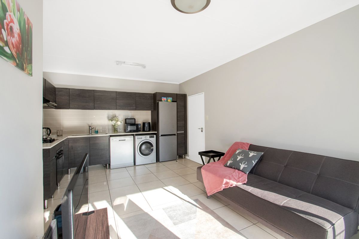 Stylish 1-Bedroom Apartment in The Cambridge Lifestyle Estate - Photo 3