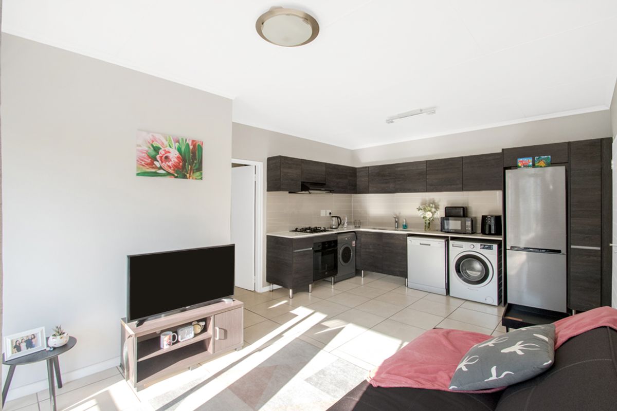 Stylish 1-Bedroom Apartment in The Cambridge Lifestyle Estate - Photo 2