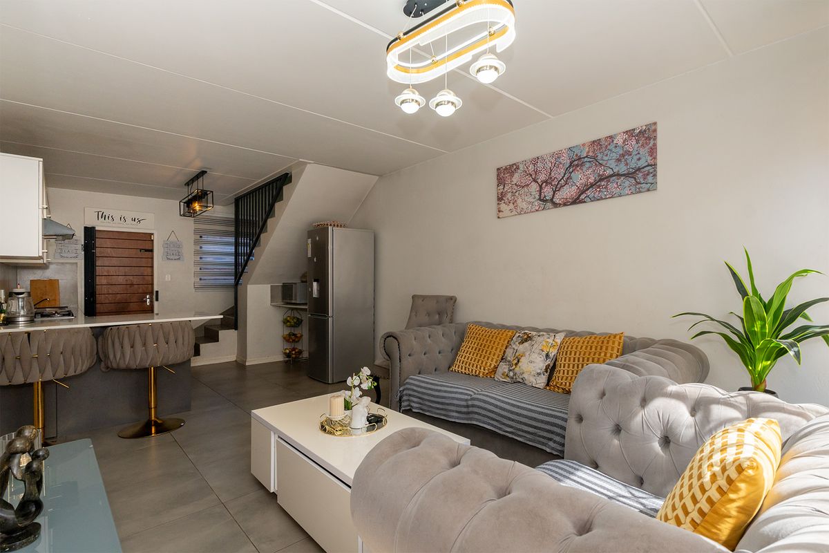 Bringing you this neat lock up and go! move in ready, stunning duplex! - Photo 5