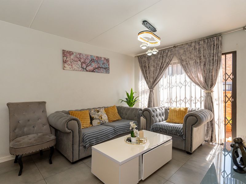 Bringing you this neat lock up and go! move in ready, stunning duplex! - Photo 4