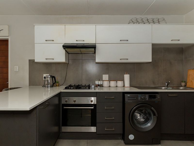 Bringing you this neat lock up and go! move in ready, stunning duplex! - Photo 9