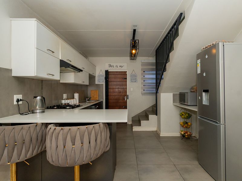 Bringing you this neat lock up and go! move in ready, stunning duplex! - Photo 8