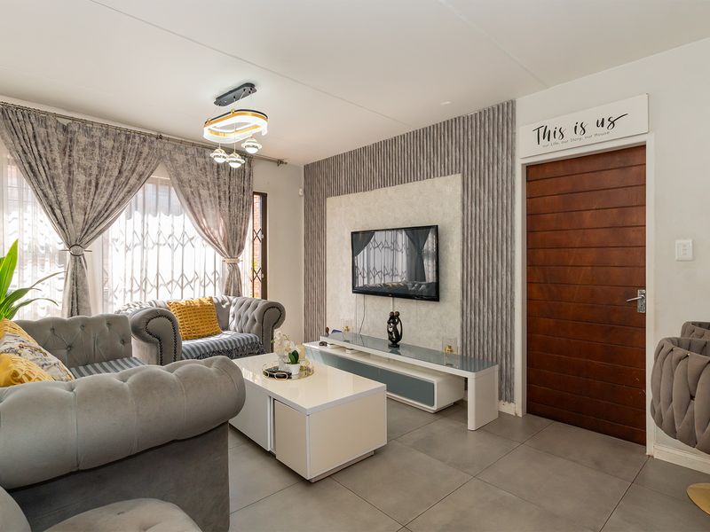 Bringing you this neat lock up and go! move in ready, stunning duplex! - Photo 6