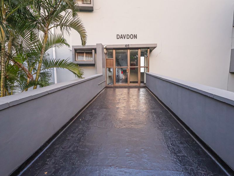 One Bedroom Apartment close to amenities - Photo 2