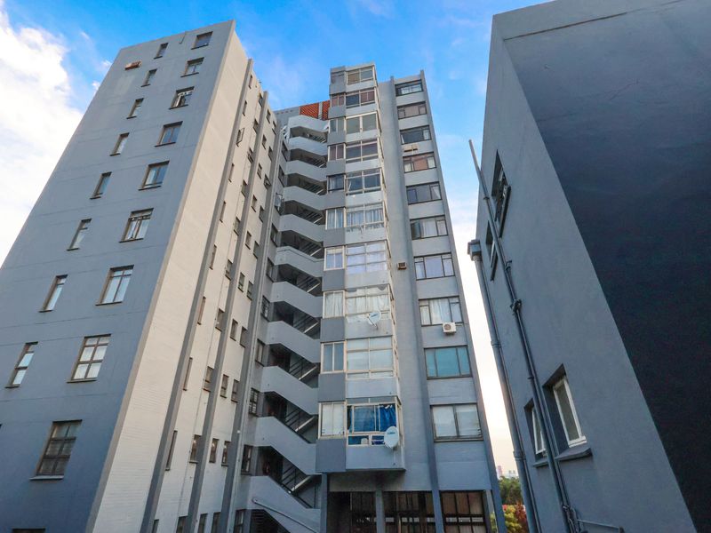 One Bedroom Apartment close to amenities - Photo 3