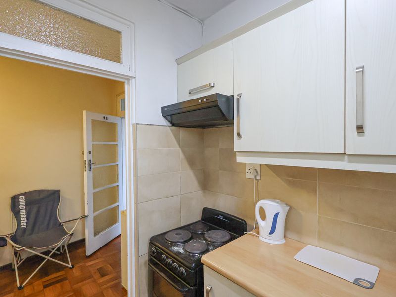 One Bedroom Apartment close to amenities - Photo 9