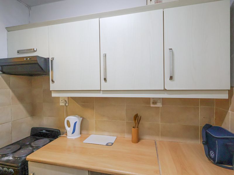 One Bedroom Apartment close to amenities - Photo 7