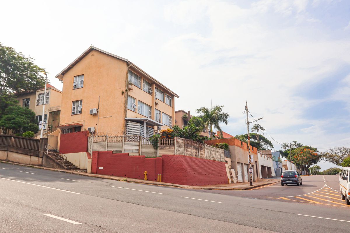 Pet Friendly One Bedroom Apartment - Photo 2