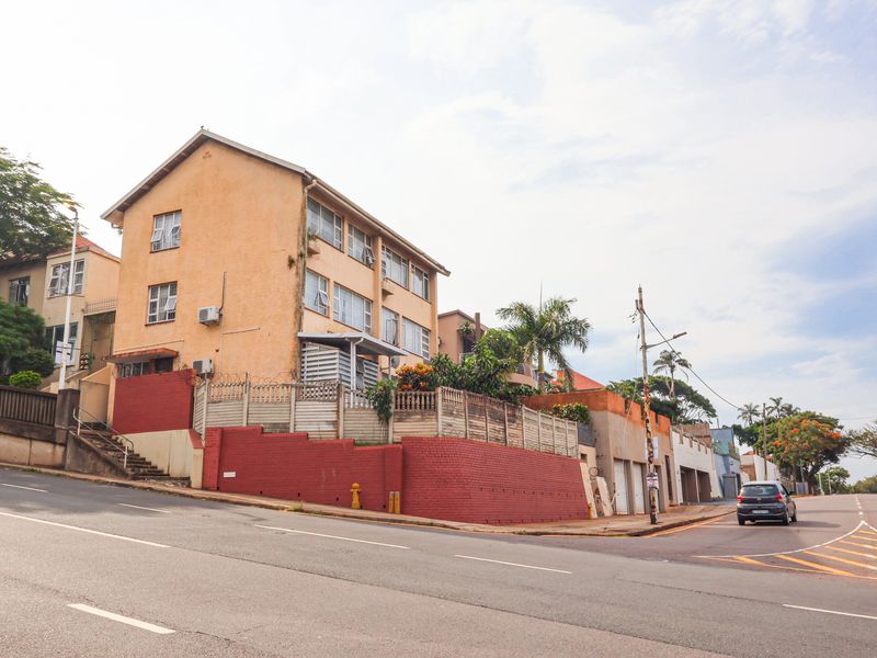 Pet Friendly One Bedroom Apartment - Photo 2