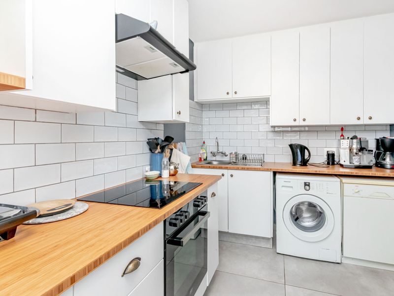 2 Bedroom Duplex in Darrenwood - Photo 5