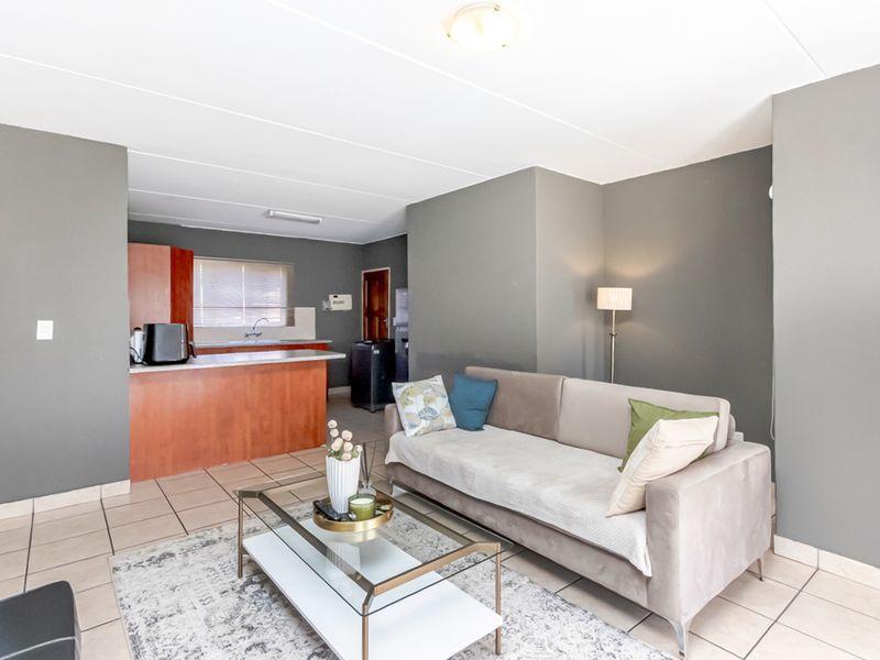 2 Bedroom 2 Bathroom Ground Floor Apartment for sale in Midrand - Photo 2