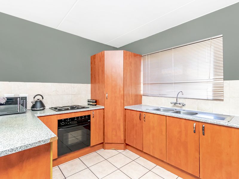 2 Bedroom 2 Bathroom Ground Floor Apartment for sale in Midrand - Photo 7