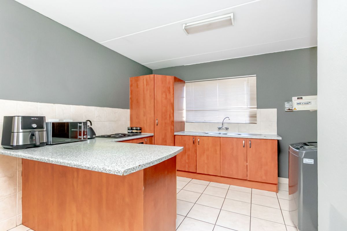 2 Bedroom 2 Bathroom Ground Floor Apartment for sale in Midrand - Photo 4