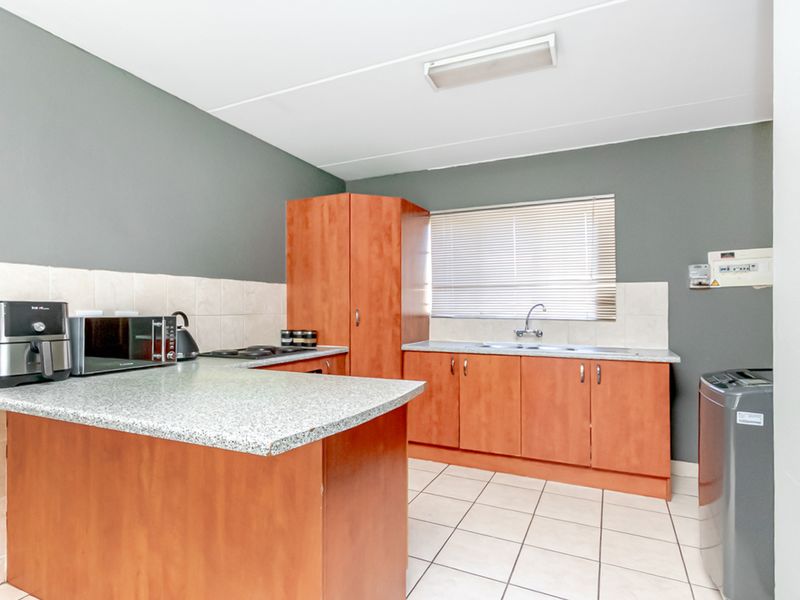 2 Bedroom 2 Bathroom Ground Floor Apartment for sale in Midrand - Photo 4