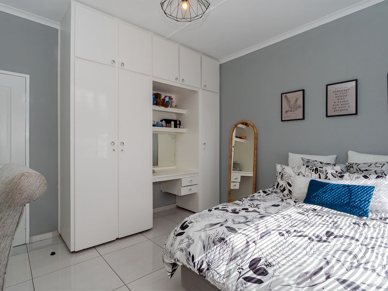 Spacious 3-Bedroom Family Haven in Secure Libradene Village! - Photo 10