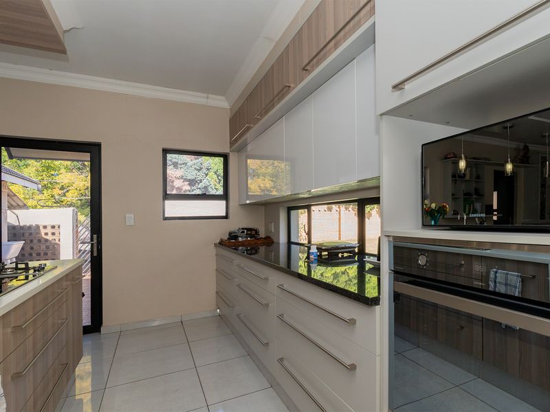 Spacious 3-Bedroom Family Haven in Secure Libradene Village! - Photo 7