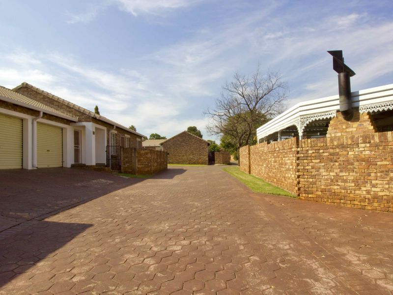 3 Bedroom townhouse in Centurion - Photo 3