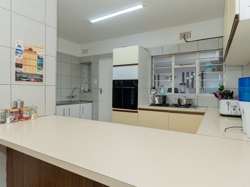 Safe and secure 3 bedroom duplex in the heart of Benoni - do not miss out! - Photo 9