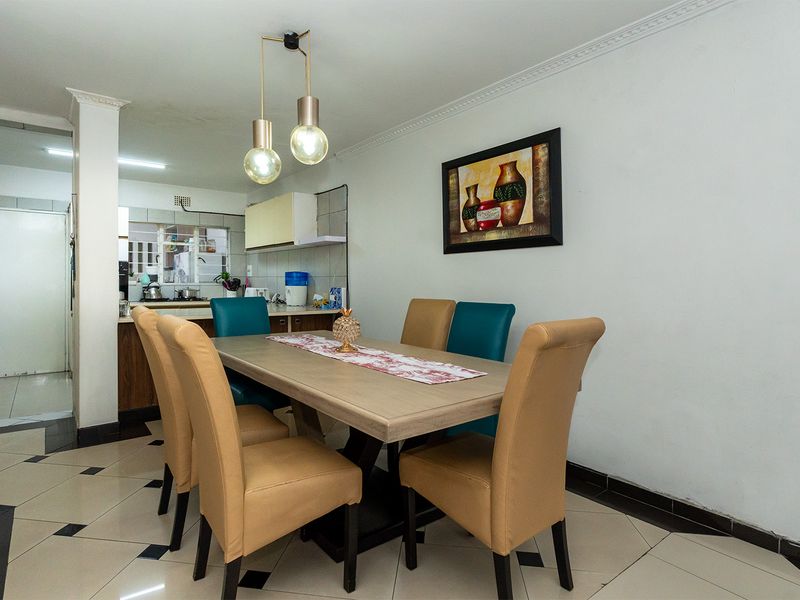 Safe and secure 3 bedroom duplex in the heart of Benoni - do not miss out! - Photo 6