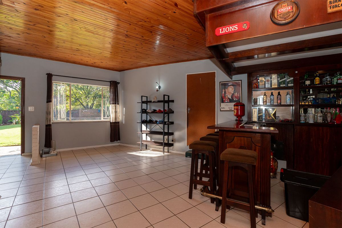 Spacious 4 Bed 2 Bath Family Home with Flatlet in Atlasville - Photo 5