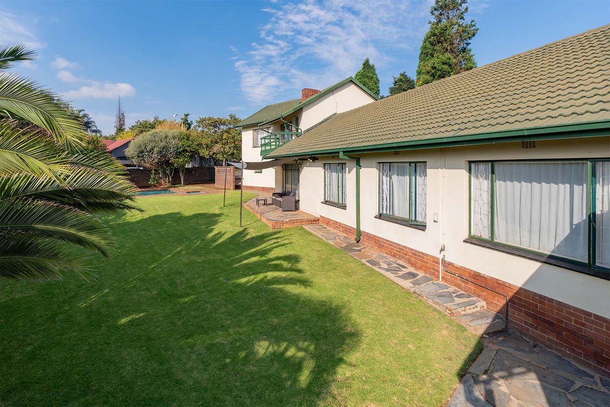 Spacious 4 Bed 2 Bath Family Home with Flatlet in Atlasville - Photo 3