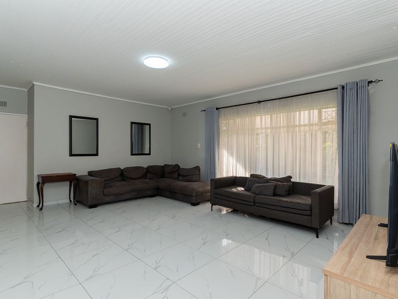 Spacious 4 Bed 2 Bath Family Home with Flatlet in Atlasville - Photo 8