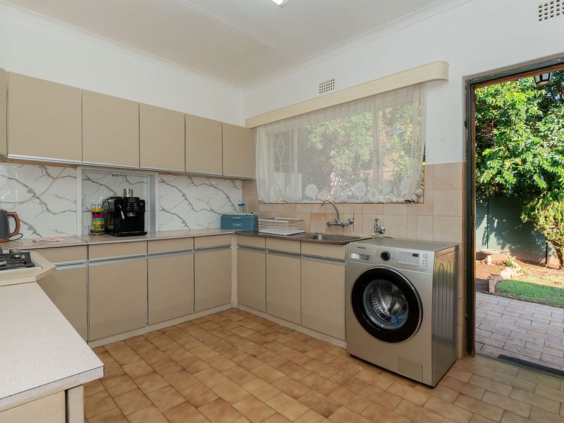 Spacious 4 Bed 2 Bath Family Home with Flatlet in Atlasville - Photo 10