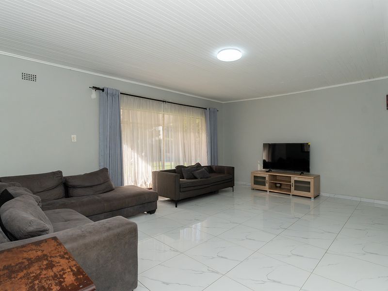 Spacious 4 Bed 2 Bath Family Home with Flatlet in Atlasville - Photo 7