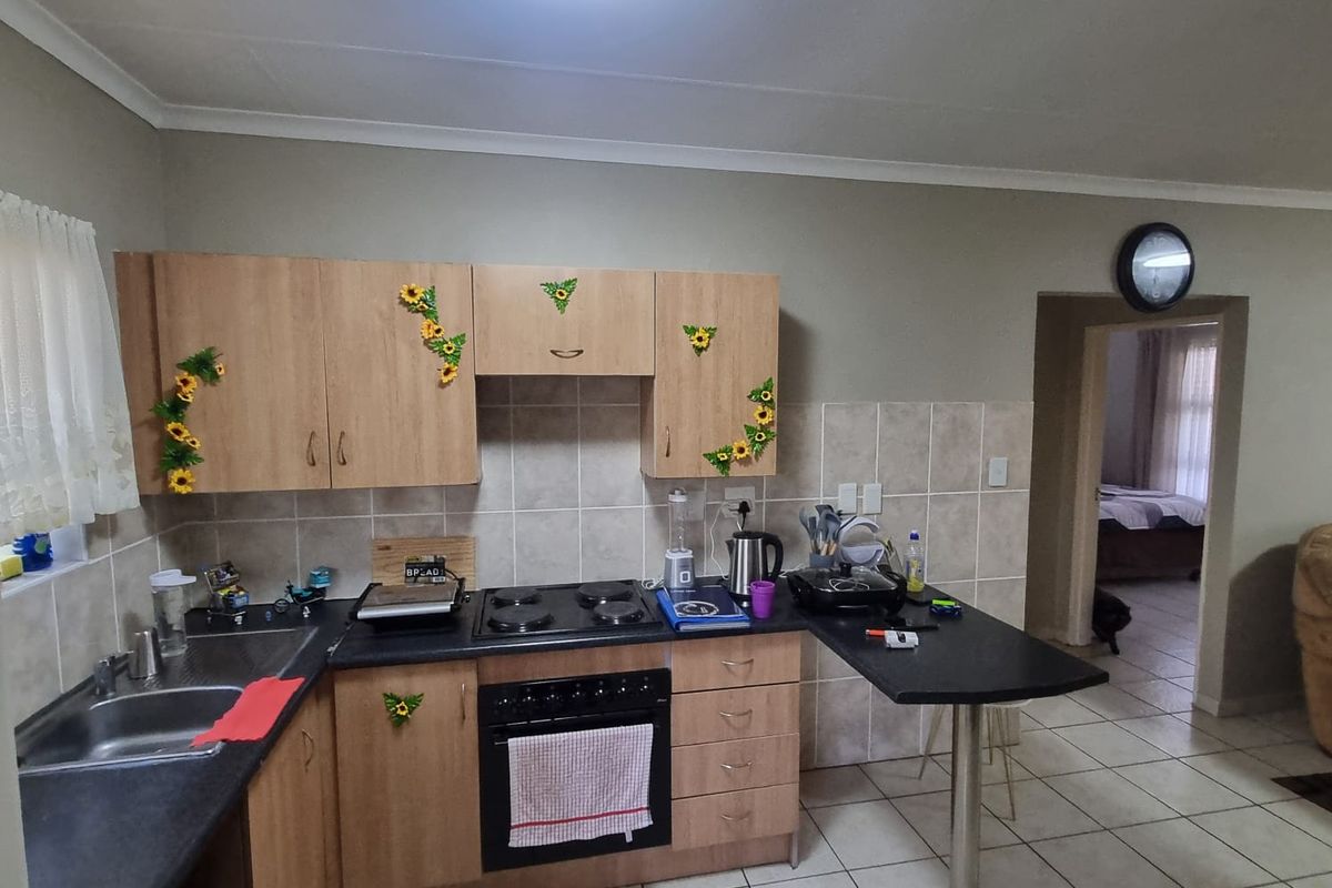 Cozy lock up and go living in Parklands estate! - Photo 2