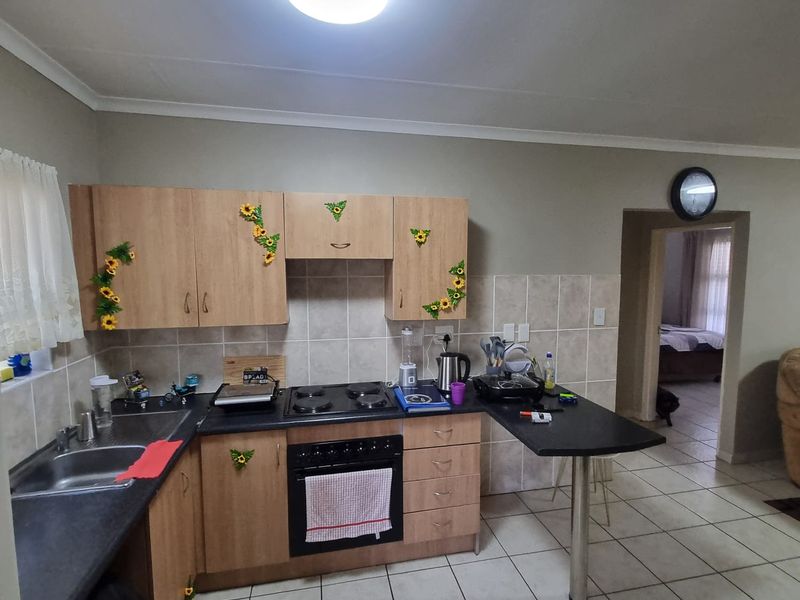 Cozy lock up and go living in Parklands estate! - Photo 2