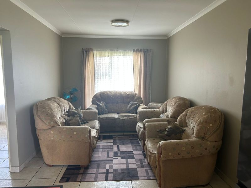 Cozy lock up and go living in Parklands estate! - Photo 3