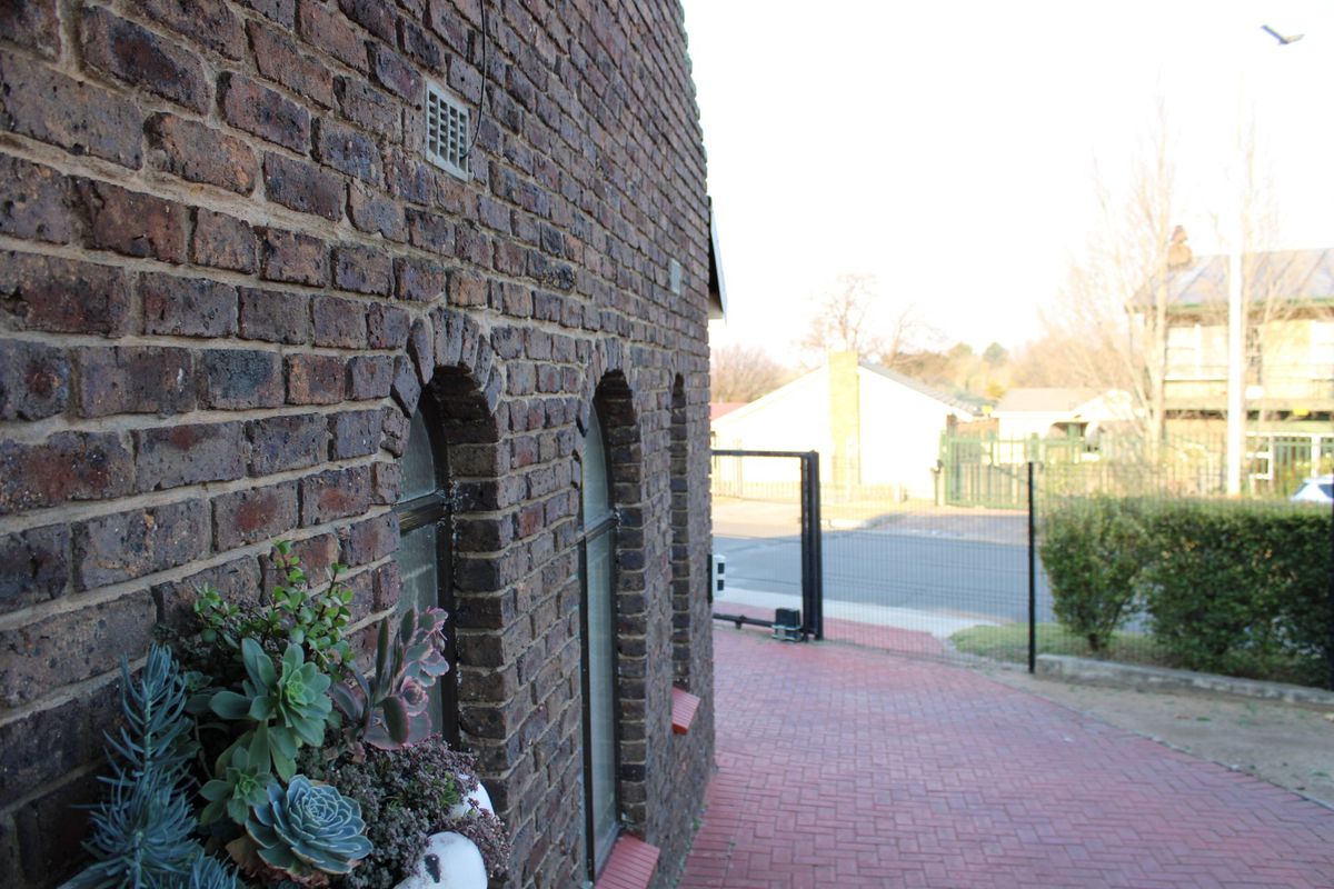 Low-Maintenance Family Home in Prime Location - Photo 4