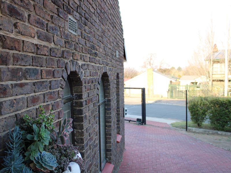 Low-Maintenance Family Home in Prime Location - Photo 4