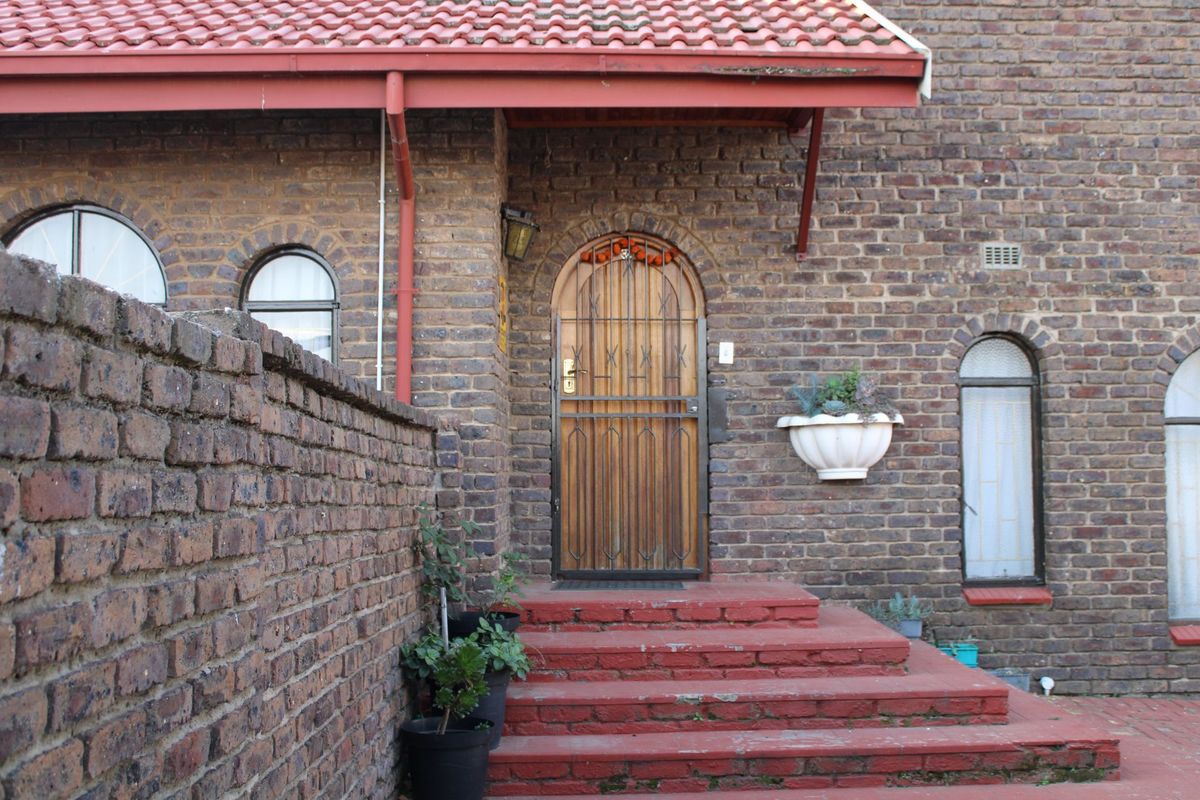 Low-Maintenance Family Home in Prime Location - Photo 5