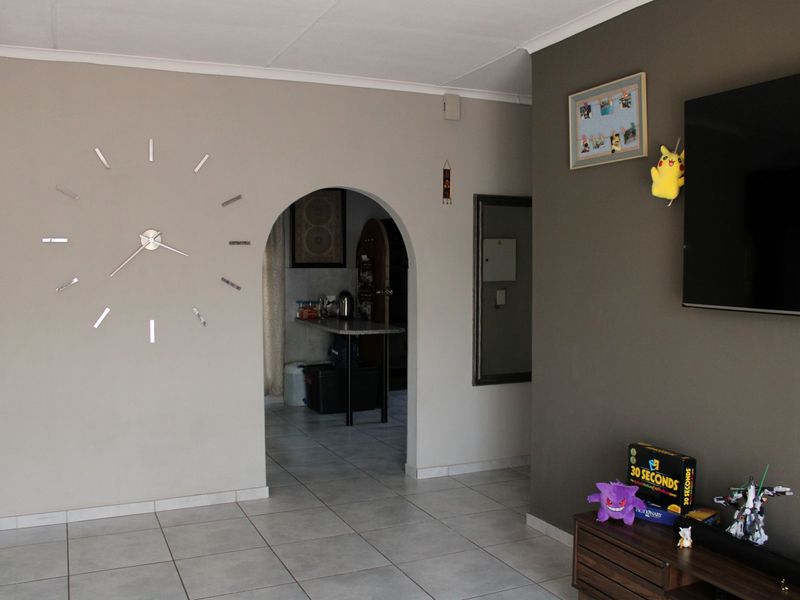Low-Maintenance Family Home in Prime Location - Photo 9