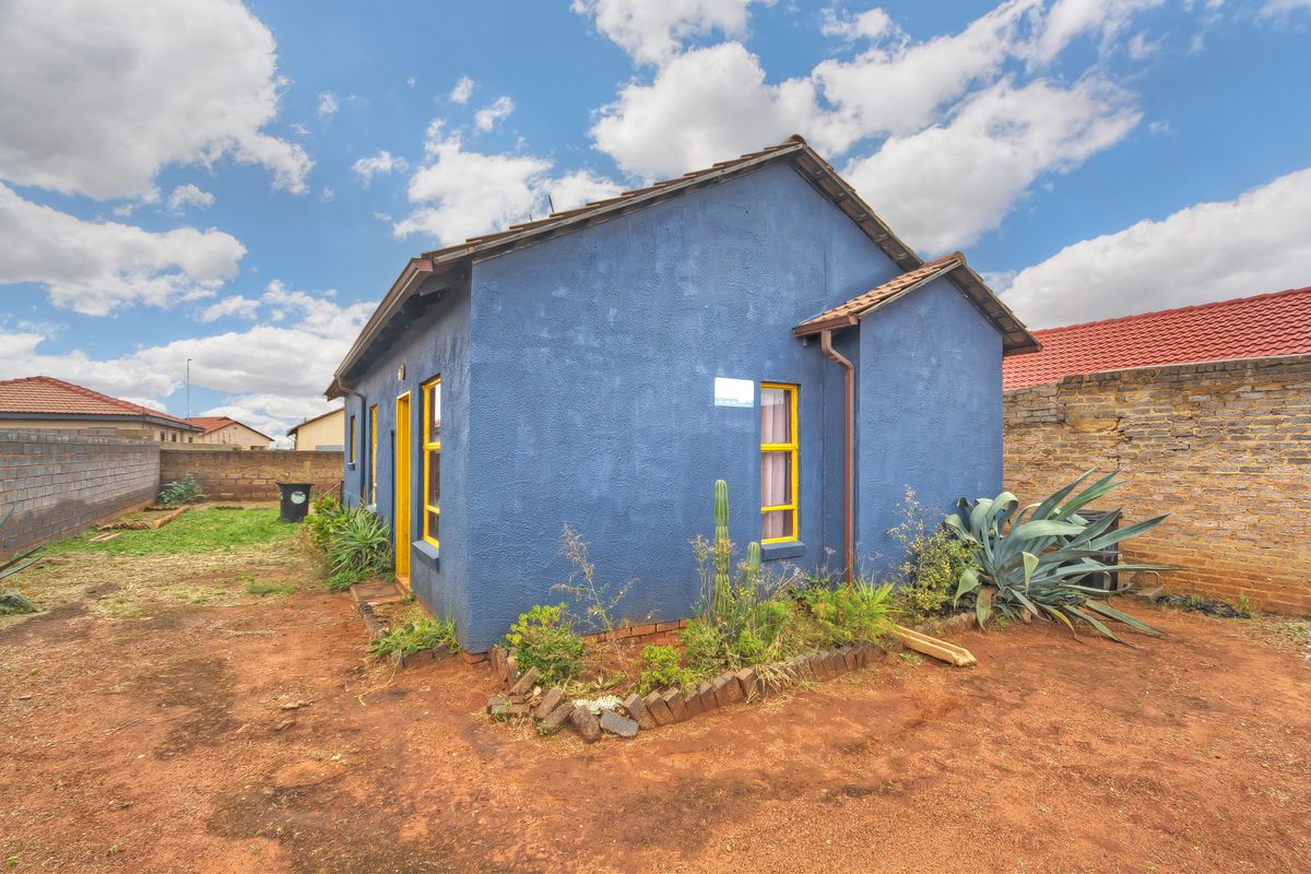 3 bedroom, 1 bathroom home - Photo 3