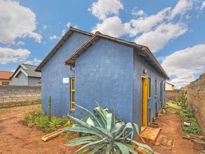 3 bedroom, 1 bathroom home - Photo 2