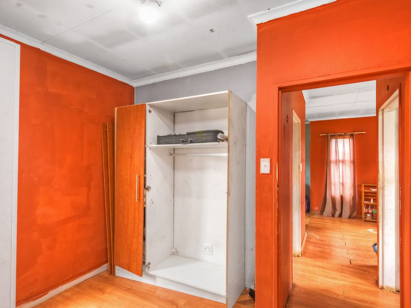 3 bedroom, 1 bathroom home - Photo 6