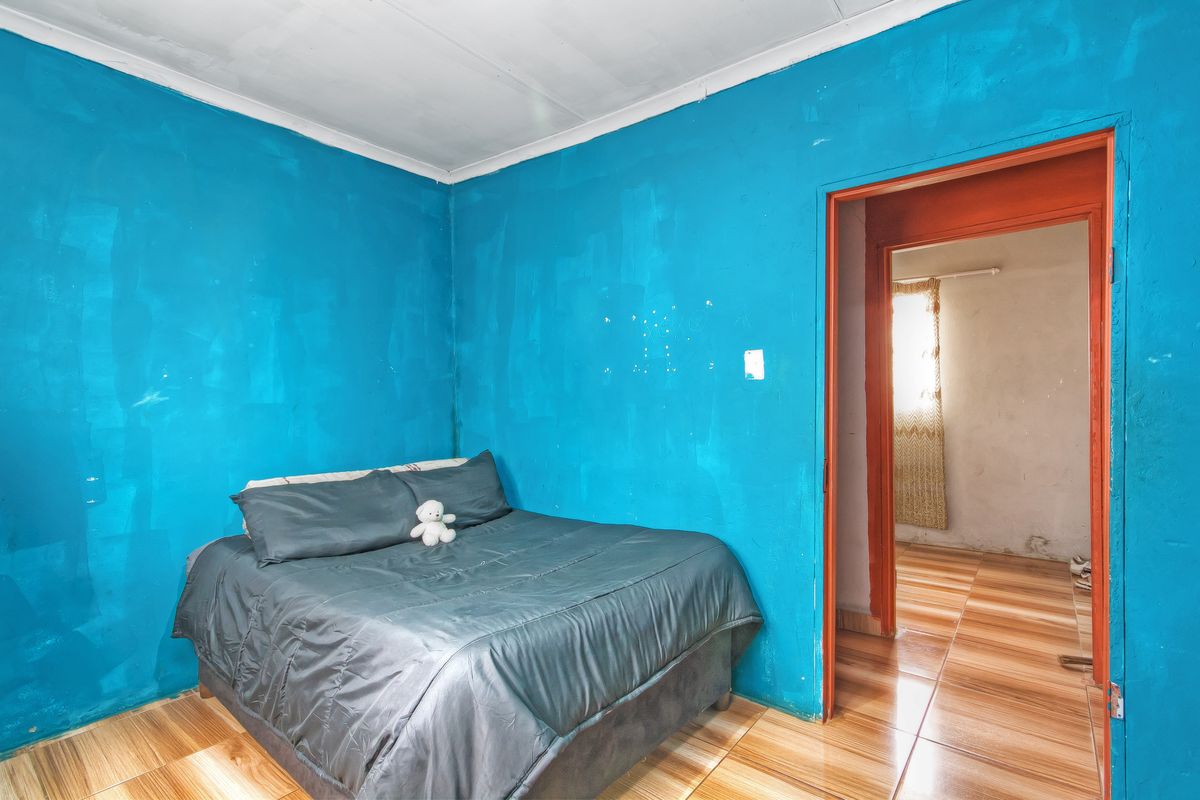 3 bedroom, 1 bathroom home - Photo 4