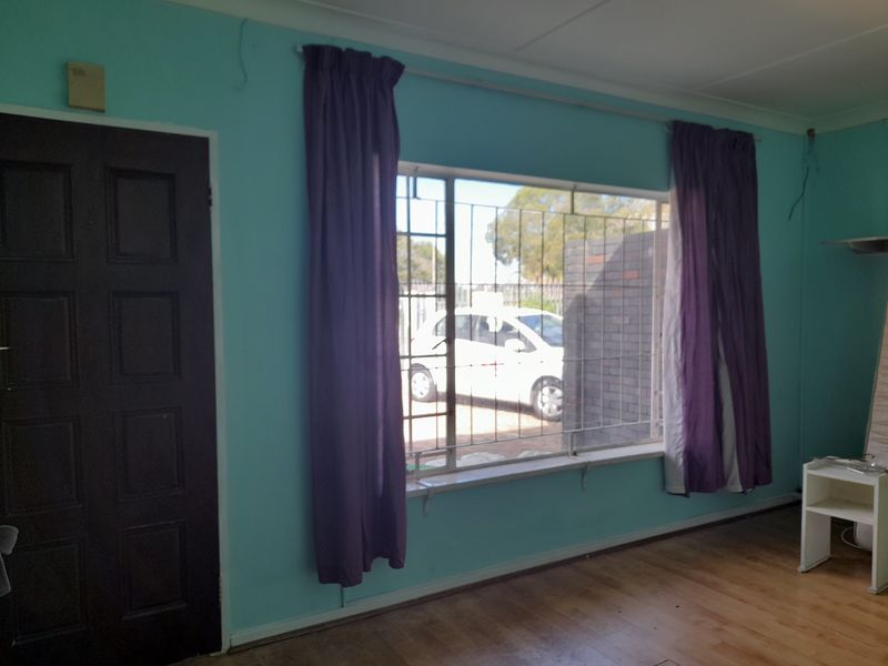 Freestanding For Sale In Johannesburg - Photo 10