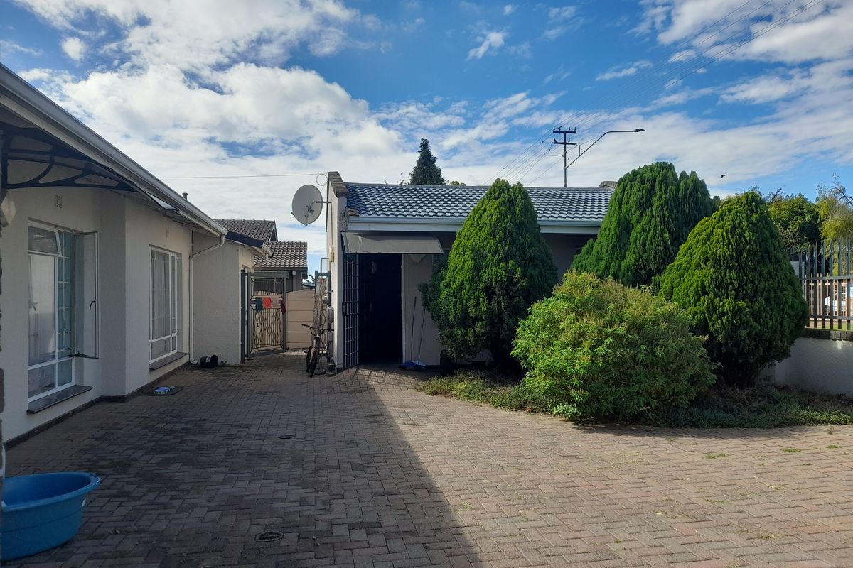 Freestanding For Sale In Johannesburg - Photo 2