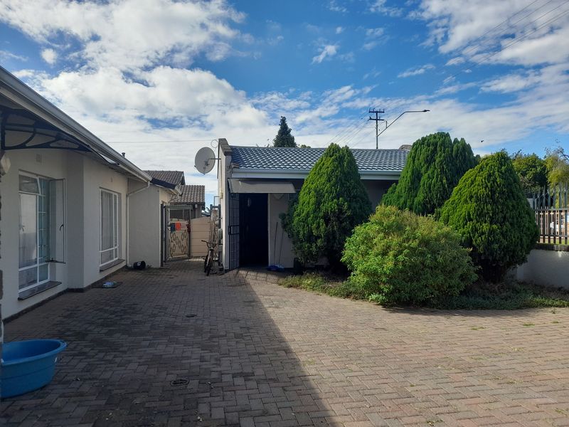 Freestanding For Sale In Johannesburg - Photo 2