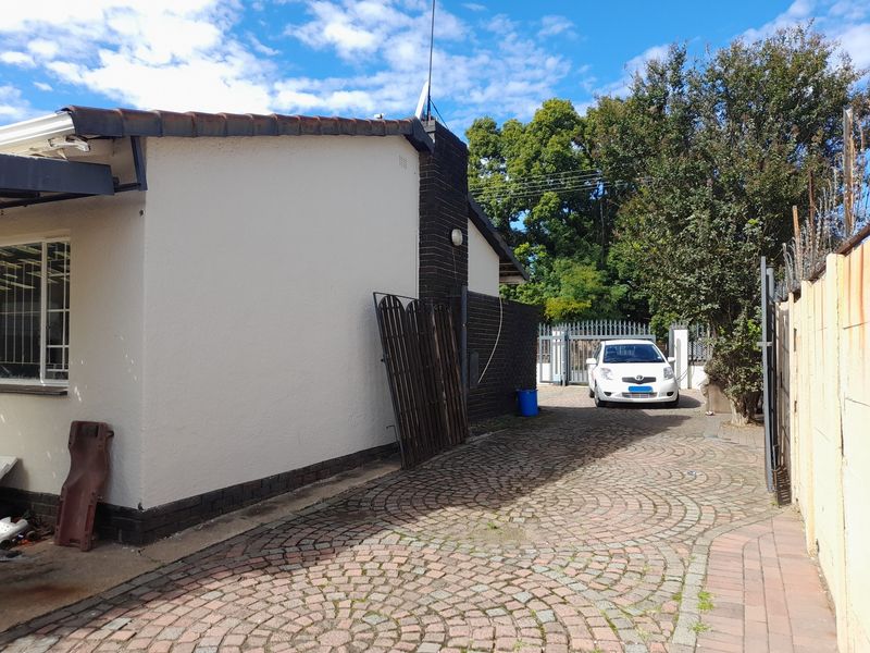 Freestanding For Sale In Johannesburg - Photo 3