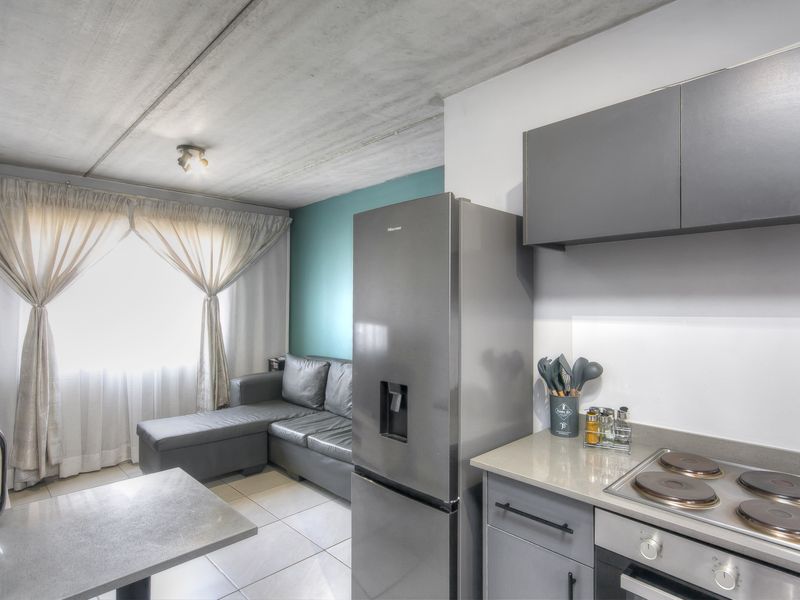 Stylish Upstairs Living in the Heart of Jabulani - Photo 3