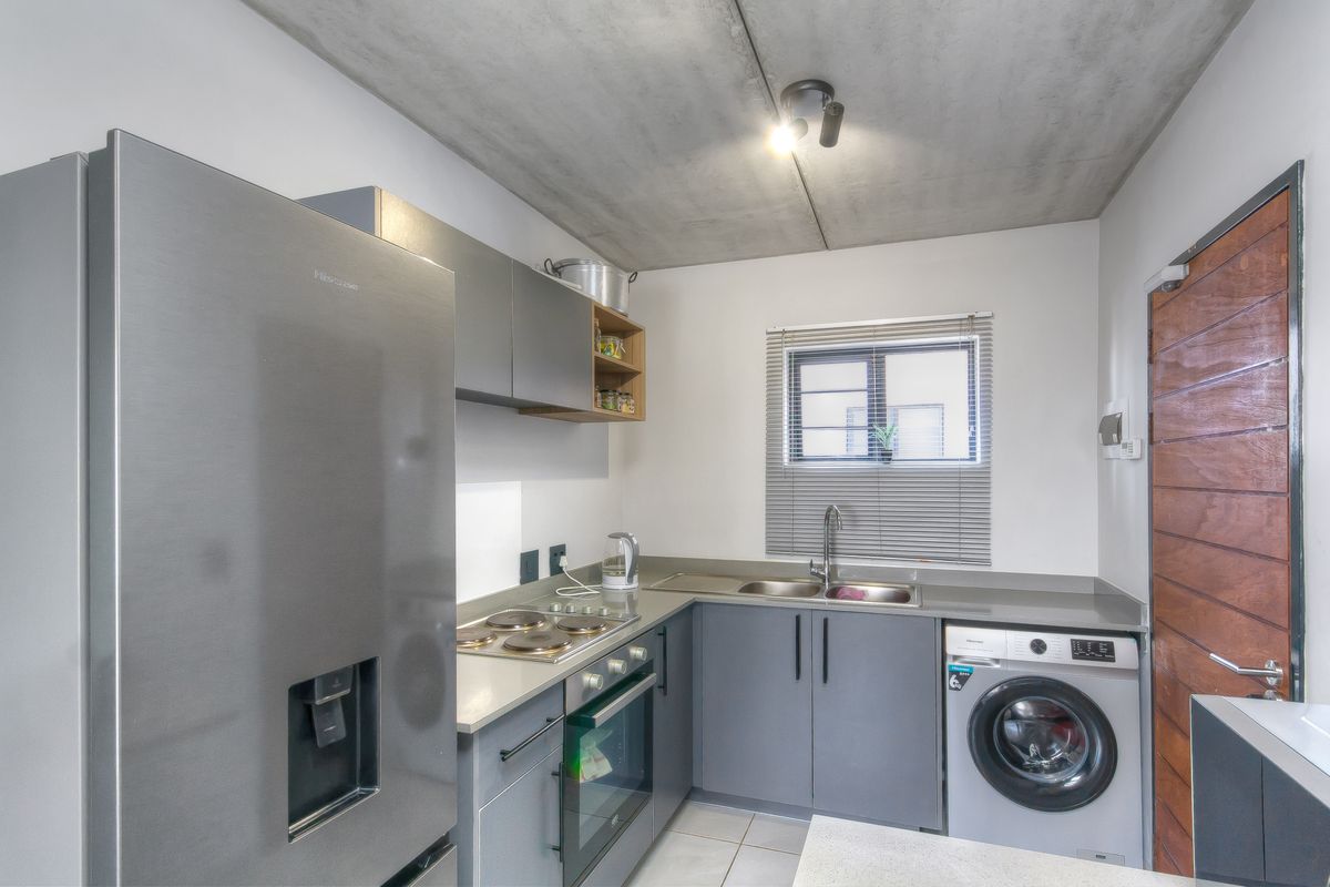 Stylish Upstairs Living in the Heart of Jabulani - Photo 2