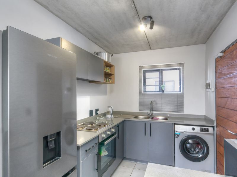 Stylish Upstairs Living in the Heart of Jabulani - Photo 2