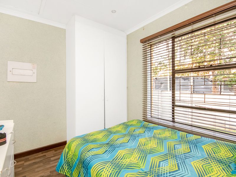 Stunning Townhouse with Massive Private Garden in Sought-After Radiokop! - Photo 10