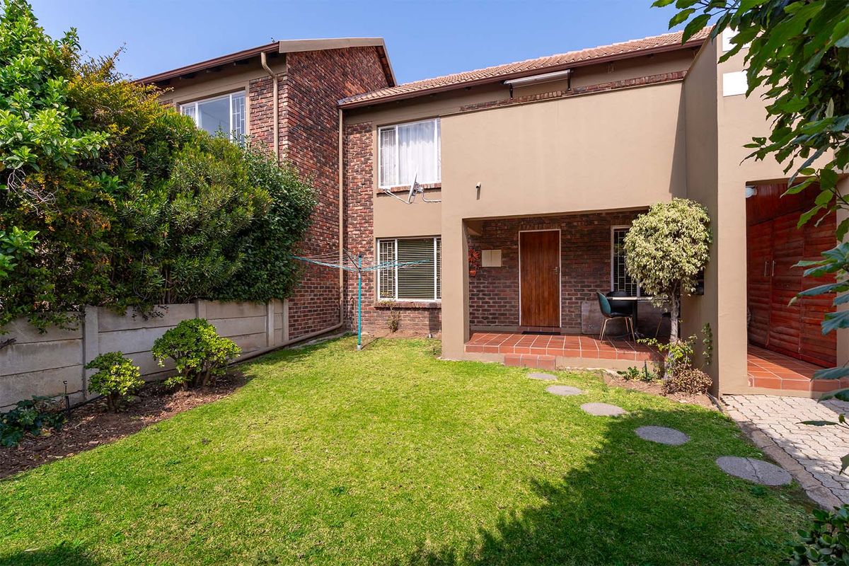 Beautiful 2-Bedroom Townhouse in Secure Complex – Greenfields, Edenglen - Photo 2